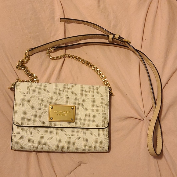 Michael Kors Handbags - MK crossbody